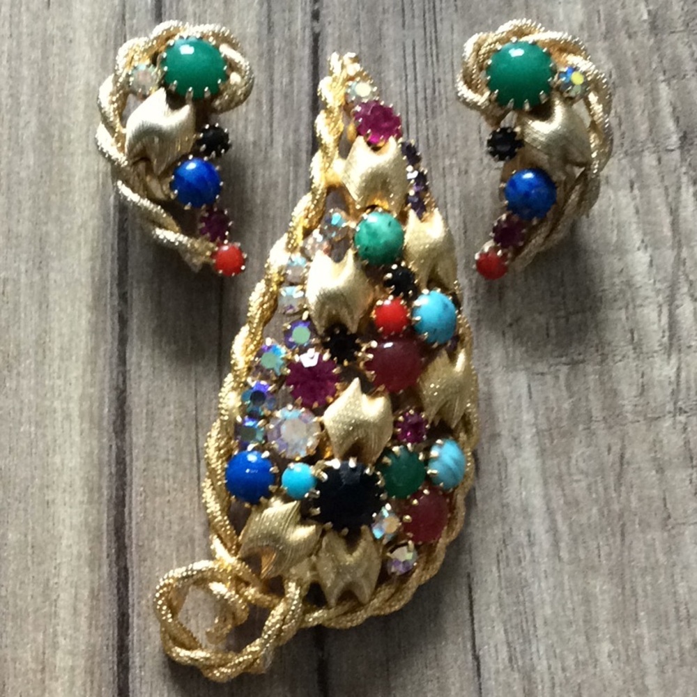 HOBE LARGE MULTICOLORED BROOCH & CLIP EARRINGS SET